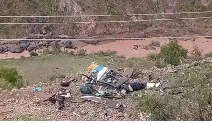 Autobus u Boliviji sletio u provaliju duboku 800 metara. Najmanje 30 mrtvih